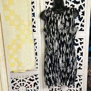 Vince Camaro- super cute slip on mini. Size medium.